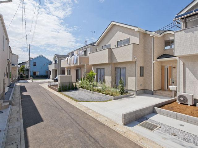 Local photos, including front road. «E ・ F Building south road! »« Two all Building car space! »« Complete settled the same day is delivery possible site! »E Building face-to-face kitchen 16 Pledge! F Building face-to-face kitchen 15 Pledge! 