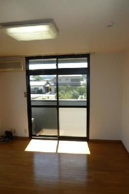 Other room space. Facing south