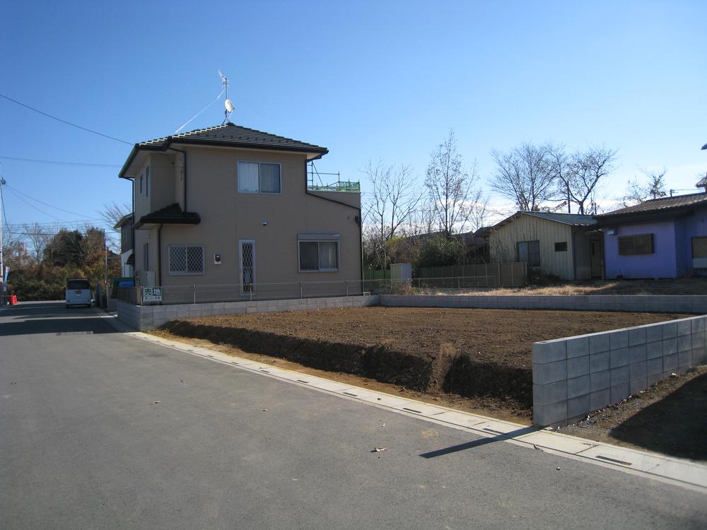 Local photos, including front road. Local (12 May 2013) Shooting