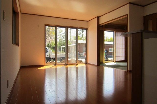 Same specifications photos (living)