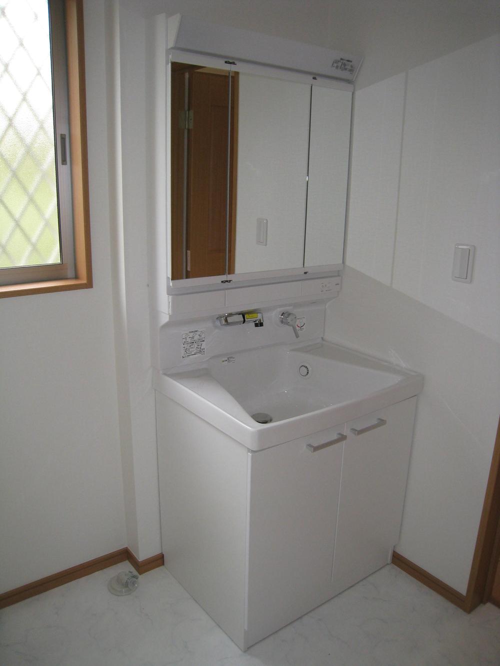 Wash basin, toilet. Indoor (11 May 2013) Shooting