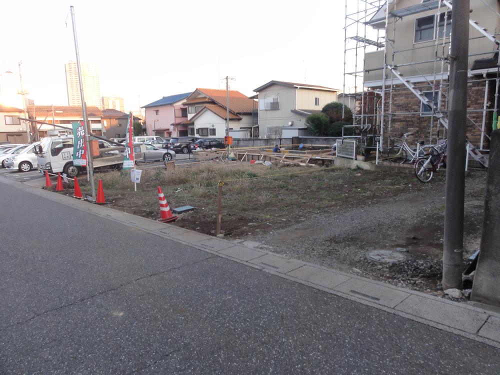 Local land photo. For the east side parking lot, You hit sun. 