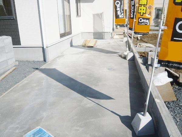 Parking lot. Local (11 May 2013) Shooting