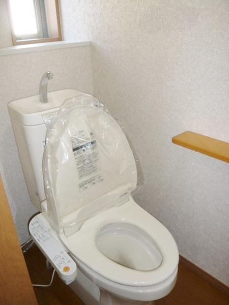 Toilet. Indoor (11 May 2013) Shooting