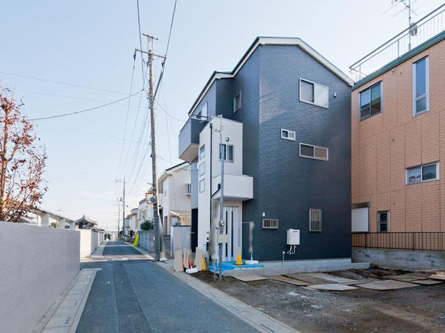 Local photos, including front road. Local shooting 2