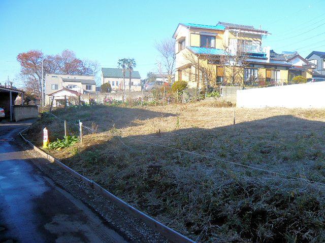 Local photos, including front road. Taken from the west side of the road