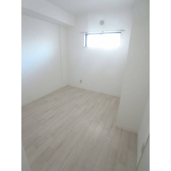 Living and room. North Western-style 5 Pledge