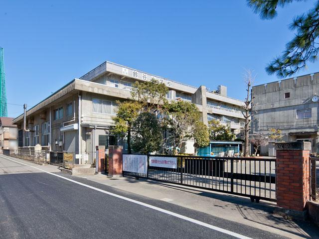 Primary school. 580m until the Saitama Municipal Suzuya Elementary School