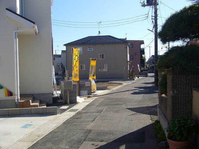 Local photos, including front road. Local (11 May 2013) Shooting