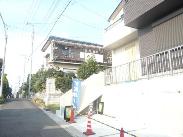 Local photos, including front road. It is a quiet residential area