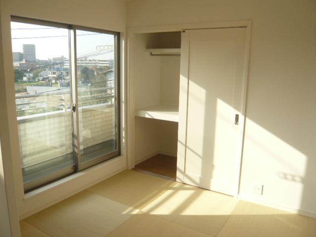 Non-living room. Second floor of the living room