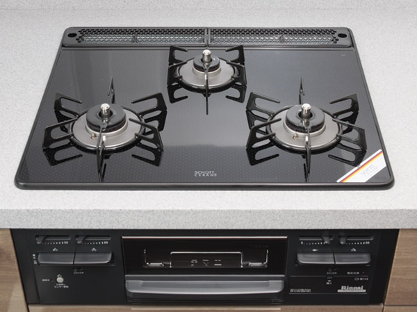 Kitchen.  [Schott glass top plate] Adopt a glass plate that are both beauty and durability. It is loved all over the world, Germany ・ Adopt a shot manufactured by heat-resistant ceramic glass plate. Not only beautiful, Strongly to heat and shock, Difficult dirty luck, It is easy to clean.