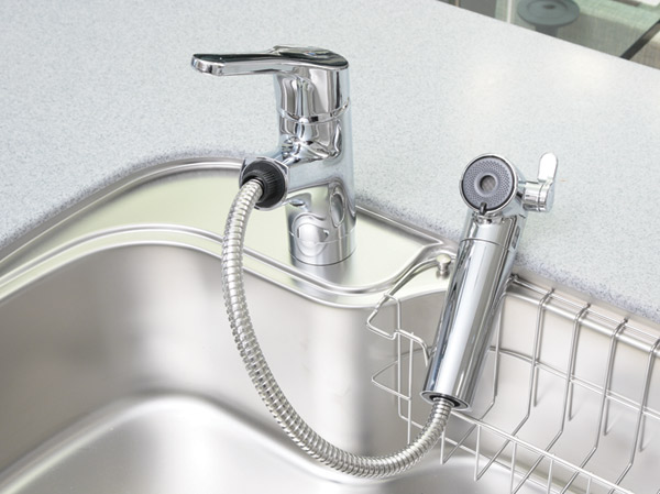 Kitchen.  [Single lever shower faucet] The amount of water in the lever operation one, Installing the temperature adjustable single-lever faucet. Since the pull out the shower head, It is also useful, such as sink cleaning. Also, You can use the "delicious water" has a built-in water purification cartridge.  ※ Cartridge replacement costs will be separately paid.