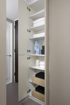 Bathing-wash room.  [Linen cabinet] The powder room, Neat Maeru towels and underwear, etc., Available in linen cabinet. For example, after dressing or during bathing, Taken out immediately when you need what you need.  ※ Shape depends on the type.