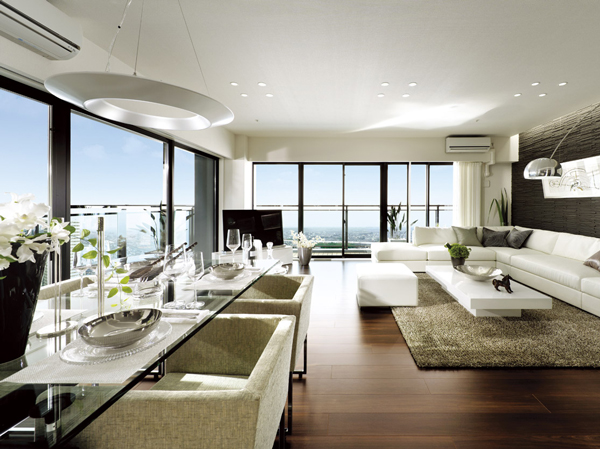 Living.  [living ・ dining] High-rise tower life of status. Where to like also exit followed view, Enjoy to your heart's content a bright and warm sunshine.  ※ The following two-point model Room T-D type (menu plan: free of charge ・ Application deadline Yes) CG synthesized view photos from the corresponding 30-floor local to those shooting in September 2010 (2010 March shooting) ・ Which was processed, In fact a slightly different.  View, etc. rank ・ It varies by each dwelling unit, Surrounding environment ・ View might change in the future. furniture ・ Furniture etc. optional specifications are not included in the sale price.