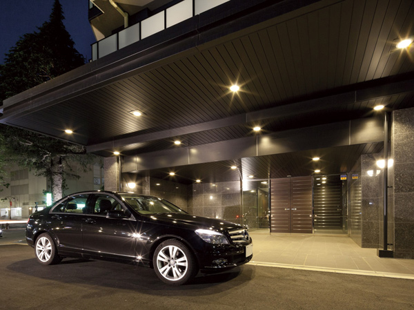 Features of the building.  [Coach Entrance] The coach Entrance, Set up a driveway that was nestled a canopy. Even when a lot of rainy days and luggage, You can enter your comfort. (Coach Entrance, June 2012 shooting)