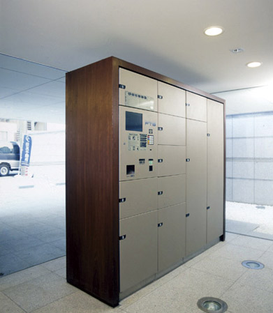 Common utility.  [Home delivery locker (with arrival display function)] The luggage that arrived at the time of going out, Open the box in a non-touch keys, You can receive at any time 24 hours. Also, You can see by the arrival display that also in the dwelling unit intercom has arrived luggage. (Same specifications)