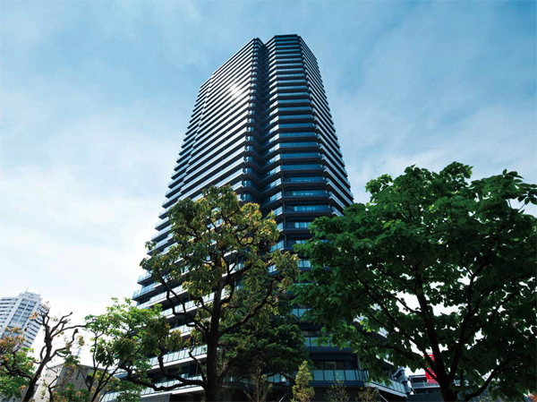 Buildings and facilities. All 419 House boasts an overwhelming presence in the land of 2 minutes station walk, Big scale of the ground 32-story high-rise seismic isolation ( ※ 1) Tower Residence is born. With form and volume feeling worthy of the advanced nature of the "Saitama New Urban Center" <City Tower Saitama New Urban Center>.  ※ 1: seismic isolation structure is tower building (282 units) only. (Tower Building appearance, May 2012 shooting)