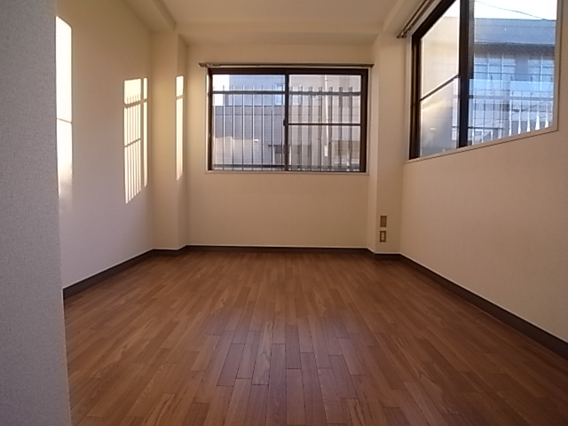 Living and room. There is a window to the Western-style two-sided per diem good! 