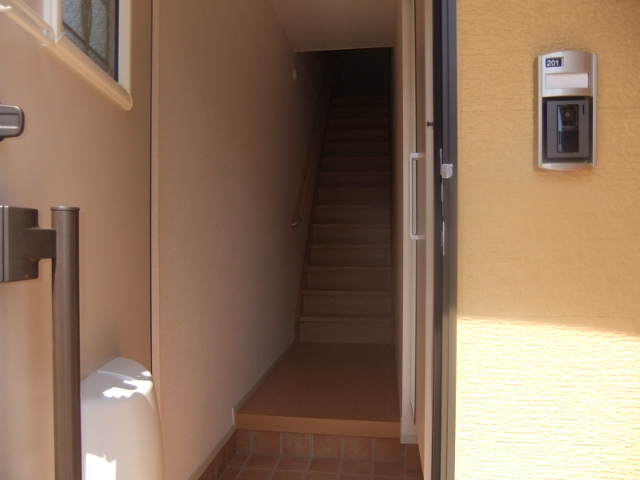 Entrance. Entrance on the first floor, The rooms on the second floor ・ 3 is a floor. 