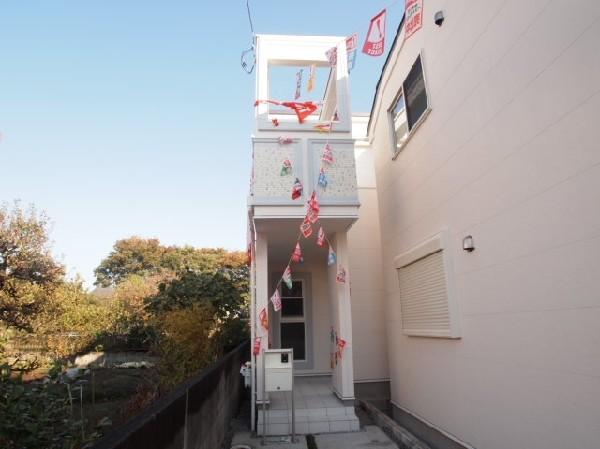 Local appearance photo. Simple entrance approach. Or planting colorful flowers on both sides, Suits also something great symbol tree.