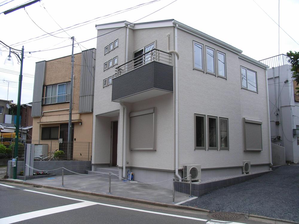 Local appearance photo. Local (July 2012) shooting