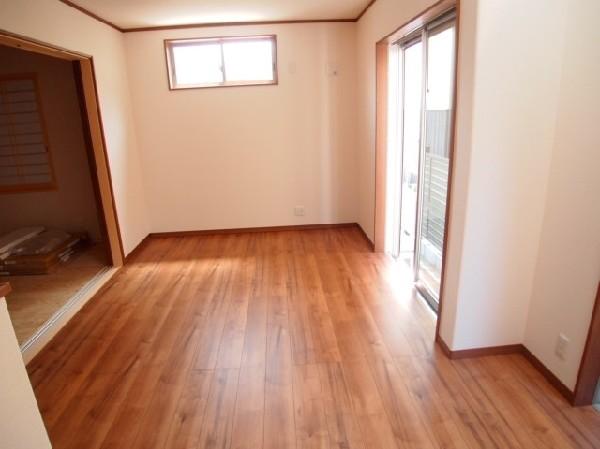 Living. Detached interior introspection Pictures - living LOW-E glass (thermal barrier type) high-performance glass wool used!