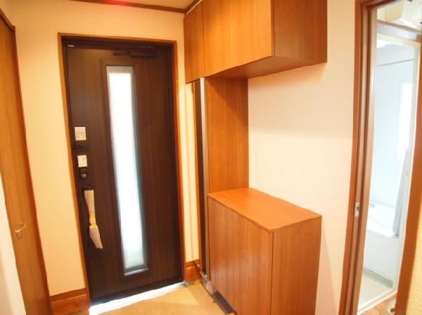 Receipt. Entrance is also abundant storage