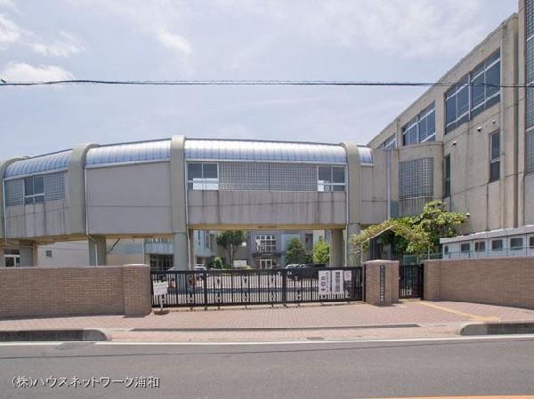 Junior high school. 520m until the Saitama Municipal Yono in south