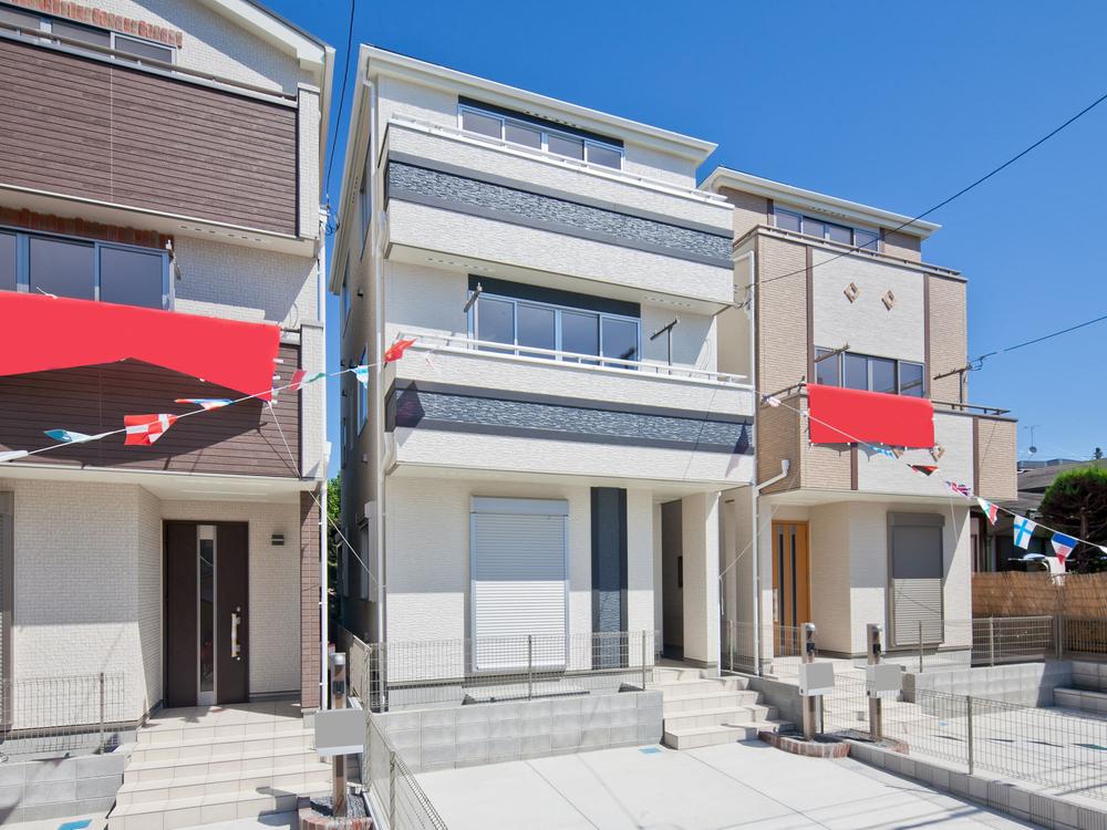 Local appearance photo. Local (10 May 2013) Shooting