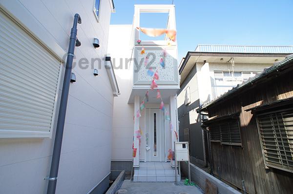 Local appearance photo. Convenient station walk 11 minutes local to access and shopping (11 May 2013) Shooting C Building