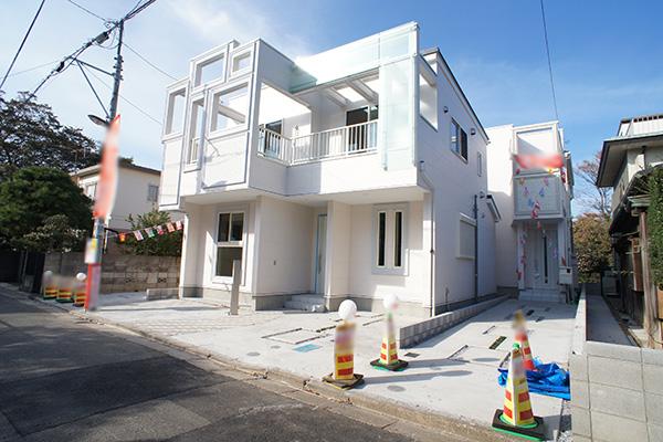 Local photos, including front road. Local (11 May 2013) Shooting