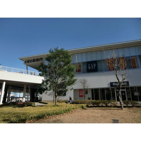 Shopping centre. Cocoon 560m until the new city center (theater owner) (shopping center)