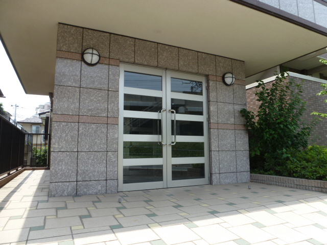 Entrance. "Minamiyono" "Yonohonmachi" is a convenient two stations Available