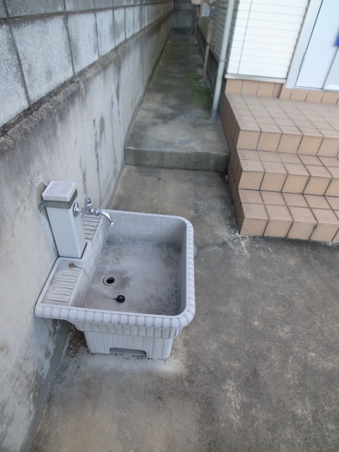 Other Equipment. Outside water also convenient