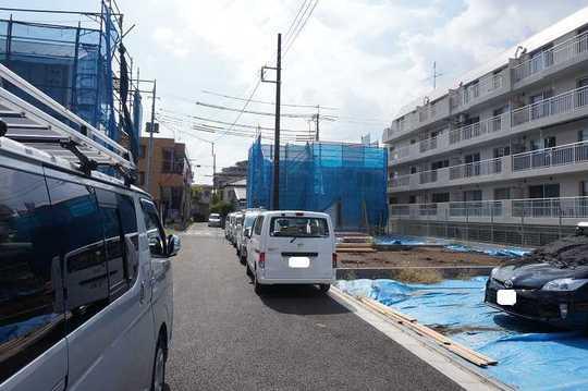 Local photos, including front road. Frontal road