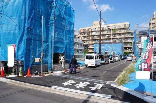 Local photos, including front road. Frontal road