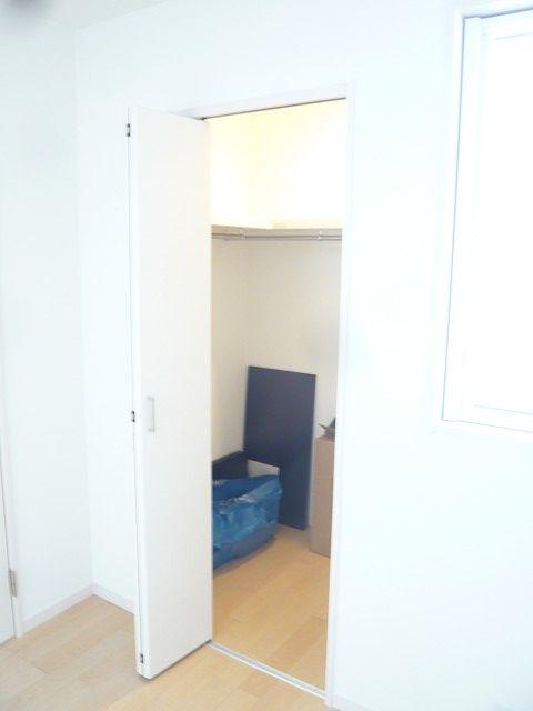 Receipt. It is with a popular walk-in closet. 