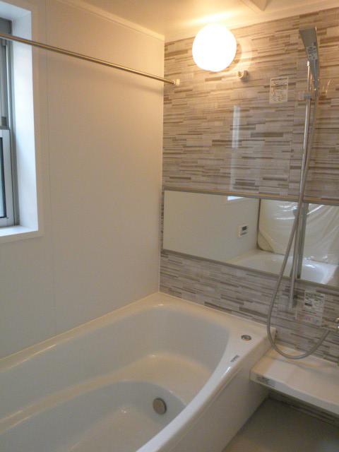 Bathroom. 1 Building: Indoor (August 2013) Shooting