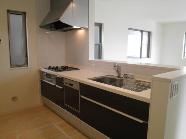 Kitchen. 5 Building: Indoor (August 2013) Shooting