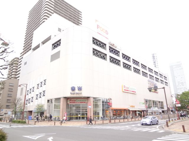 Shopping centre. 430m until the Food Garden (shopping center)