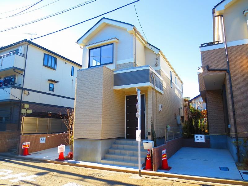 Local appearance photo. Local (12 May 2013) Shooting