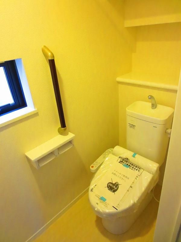 Toilet. Local (12 May 2013) Shooting