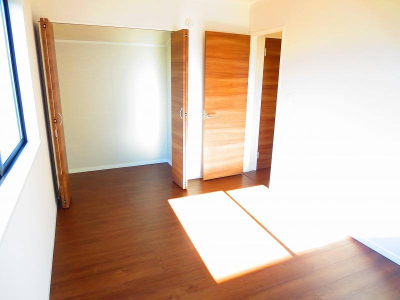 Non-living room. Local (12 May 2013) Shooting