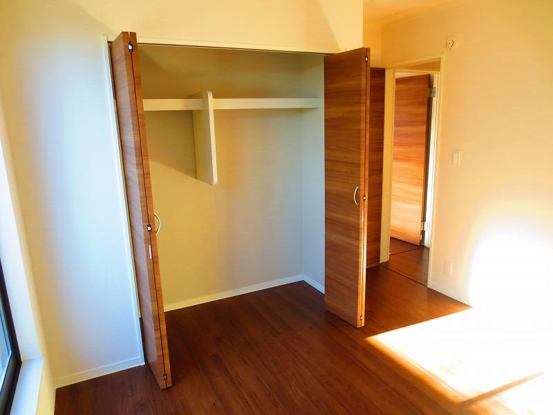 Non-living room. Local (12 May 2013) Shooting