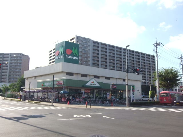 Supermarket. Maruetsu Yono store up to (super) 1094m