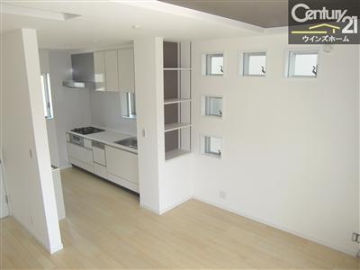 Living. A floor heating living. A bright light and then insert on the south-facing