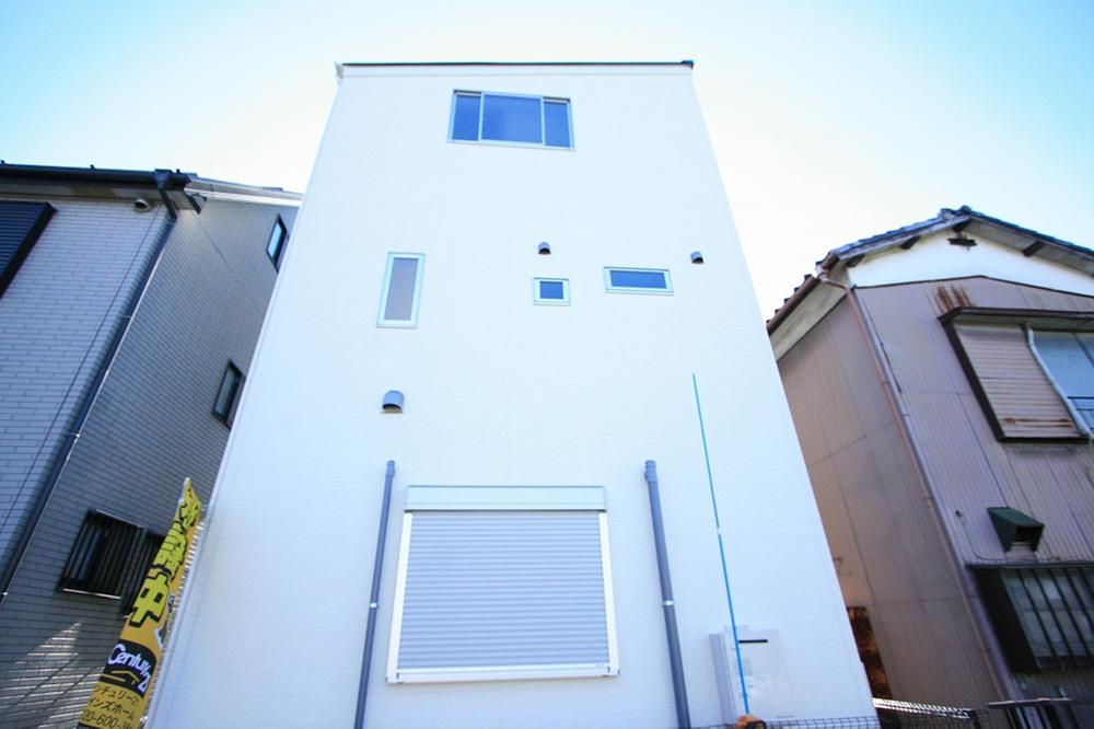 Local appearance photo. Local (11 May 2013) Shooting