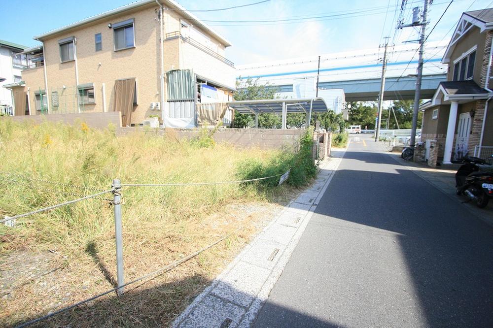 Local photos, including front road. Local (10 May 2013) Shooting