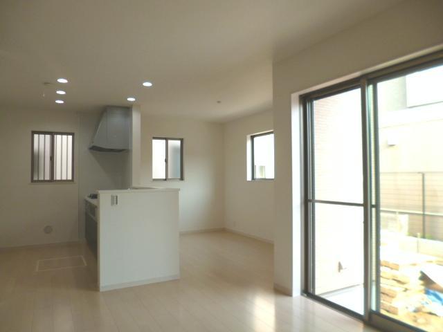 Living. Building 2: Indoor (August 2013) Shooting